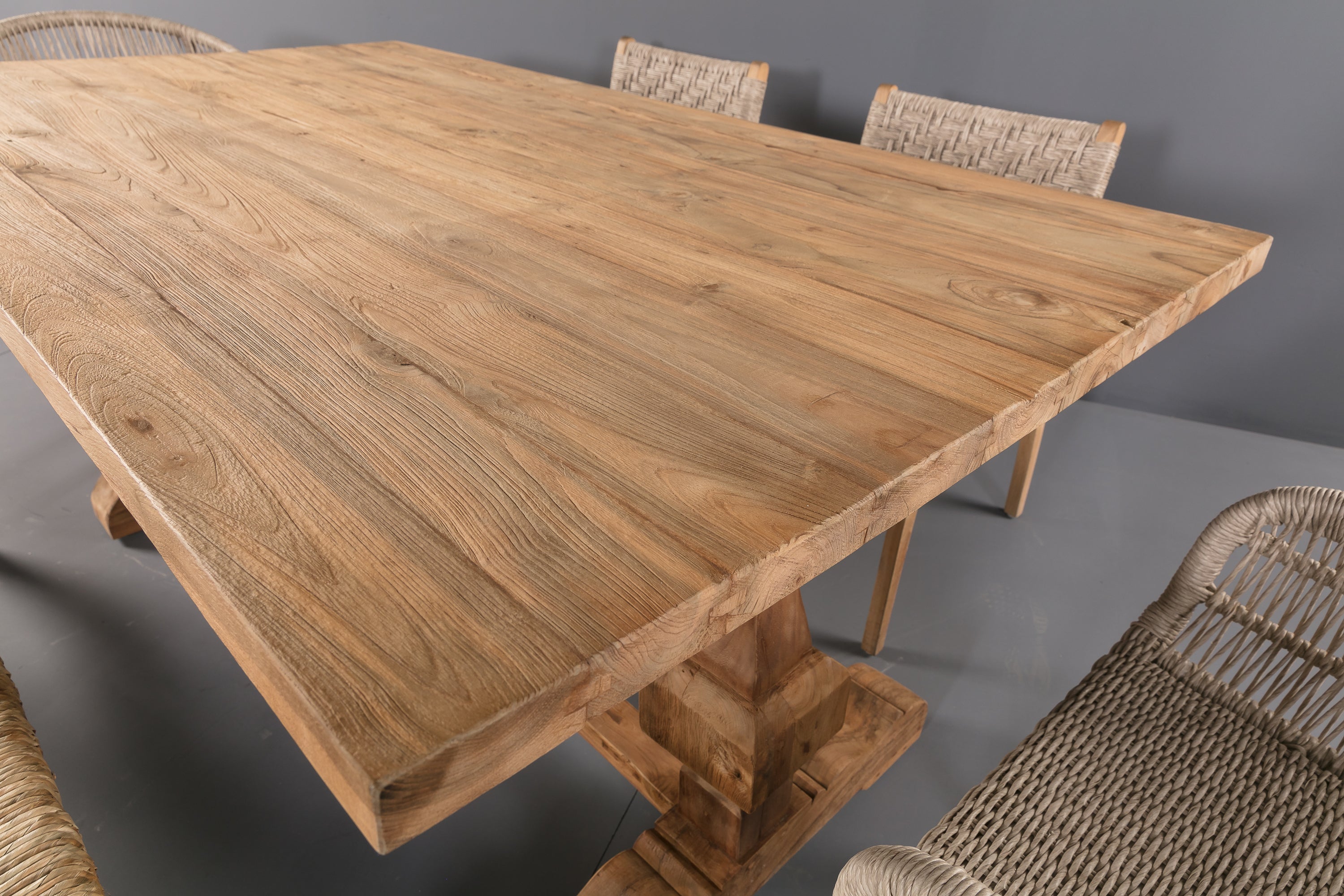 Uzay Dining Table